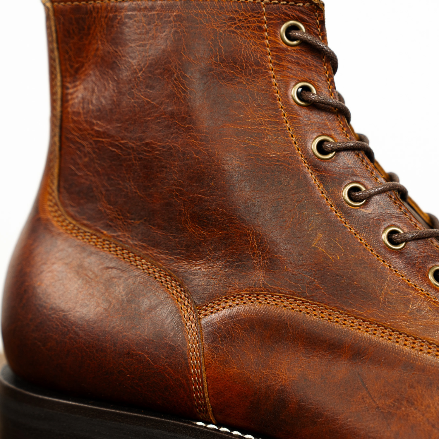 Carver - Cognac Burnt Chip Tan Bison