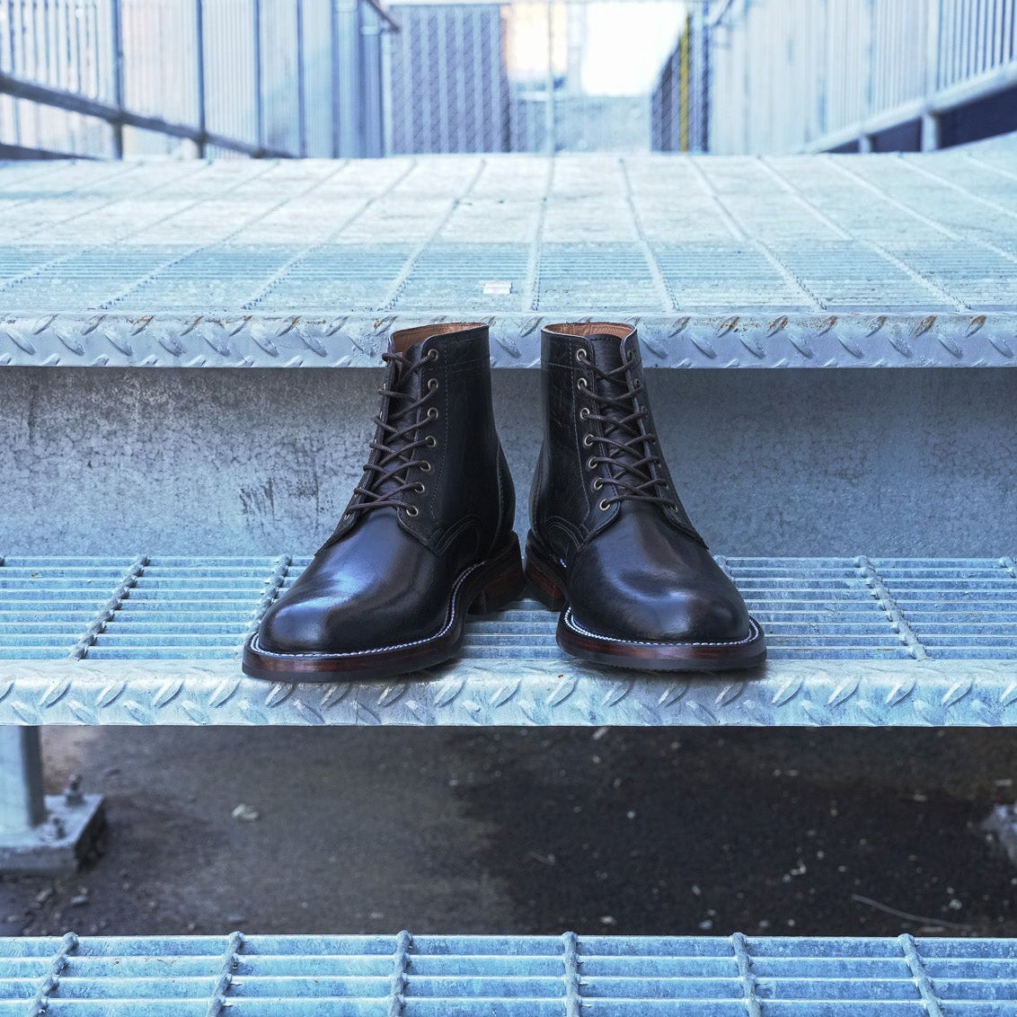 Lisbon Stitchdown - Black Rustic Horsebutt