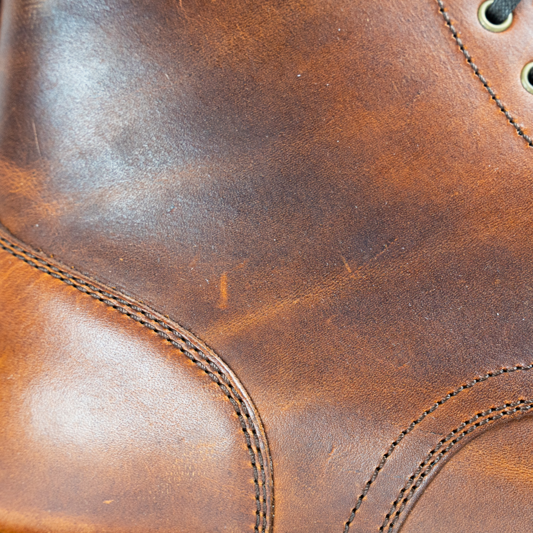 Lisbon - Caramel Classic Oiled Shoulder