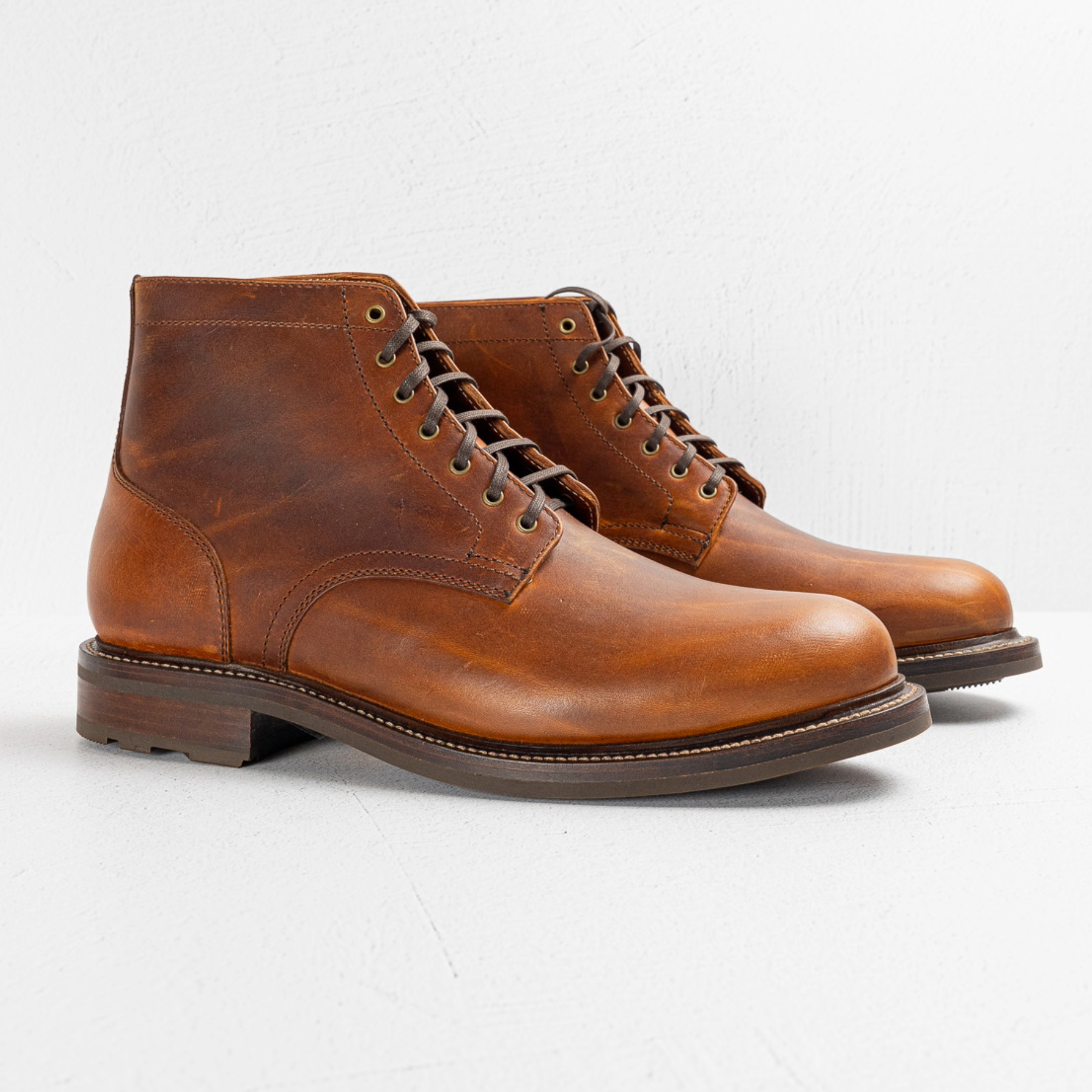 Lisbon - Caramel Classic Oiled Shoulder