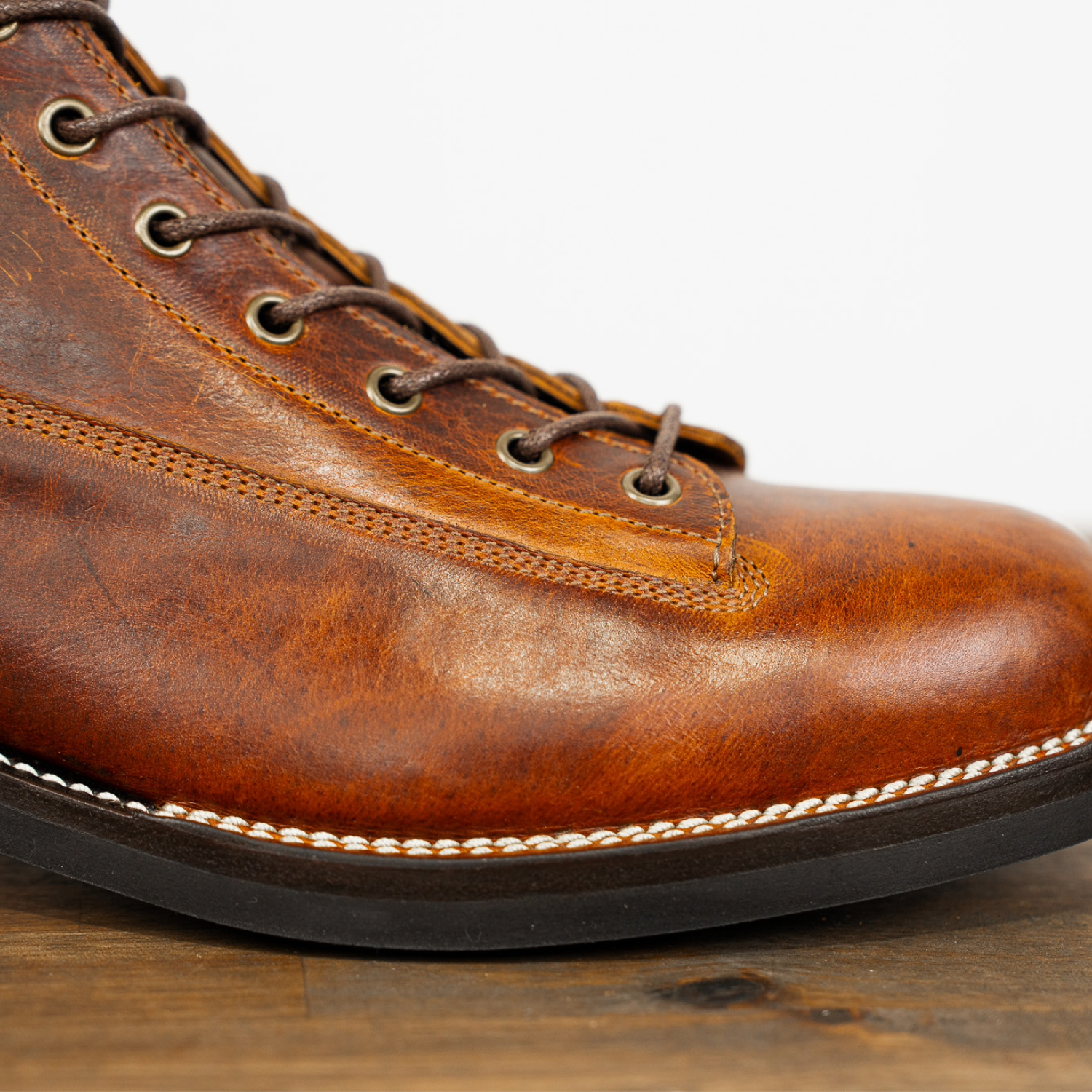 Carver - Cognac Burnt Chip Tan Bison